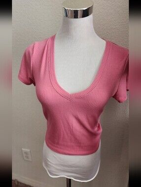 Tilly's Pink Ribbed V-Neck Crop Top